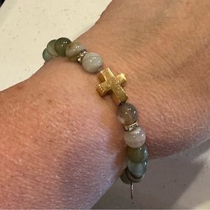 New Joseph Nogucci Bracelet stretch- shades of green glass or stone beads, cross